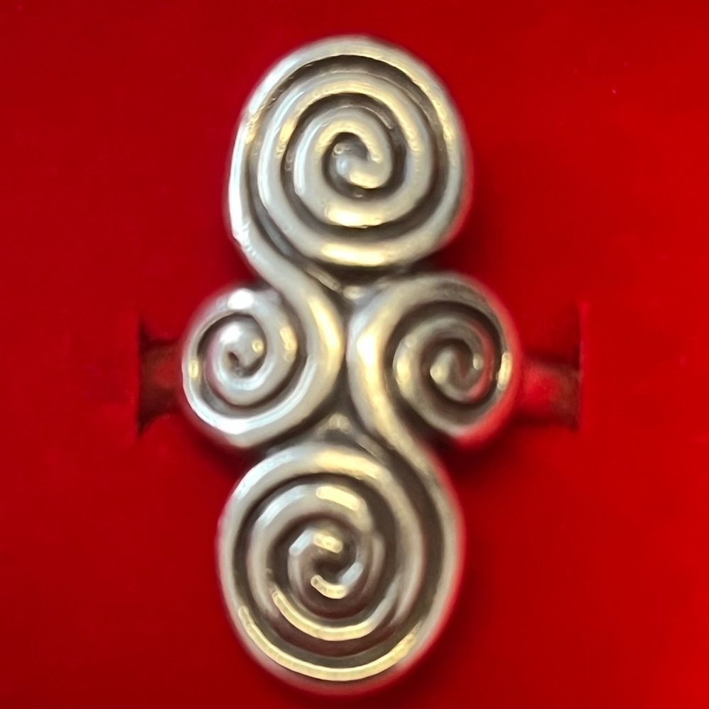 Retired sterling James Avery long swirl ring